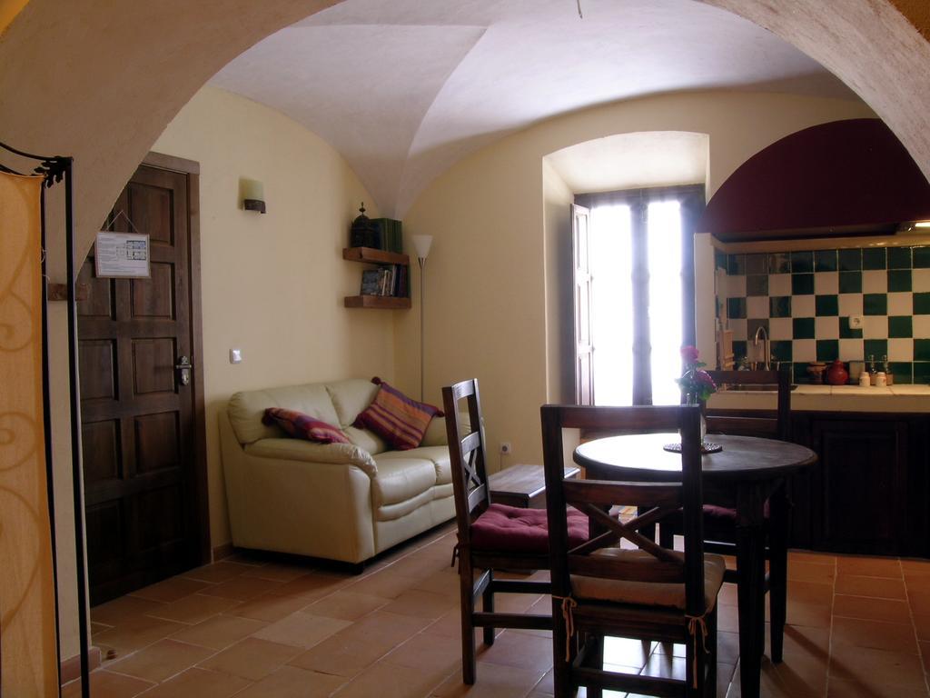 Termas Aqua Libera Guest House Aljucén Екстериор снимка
